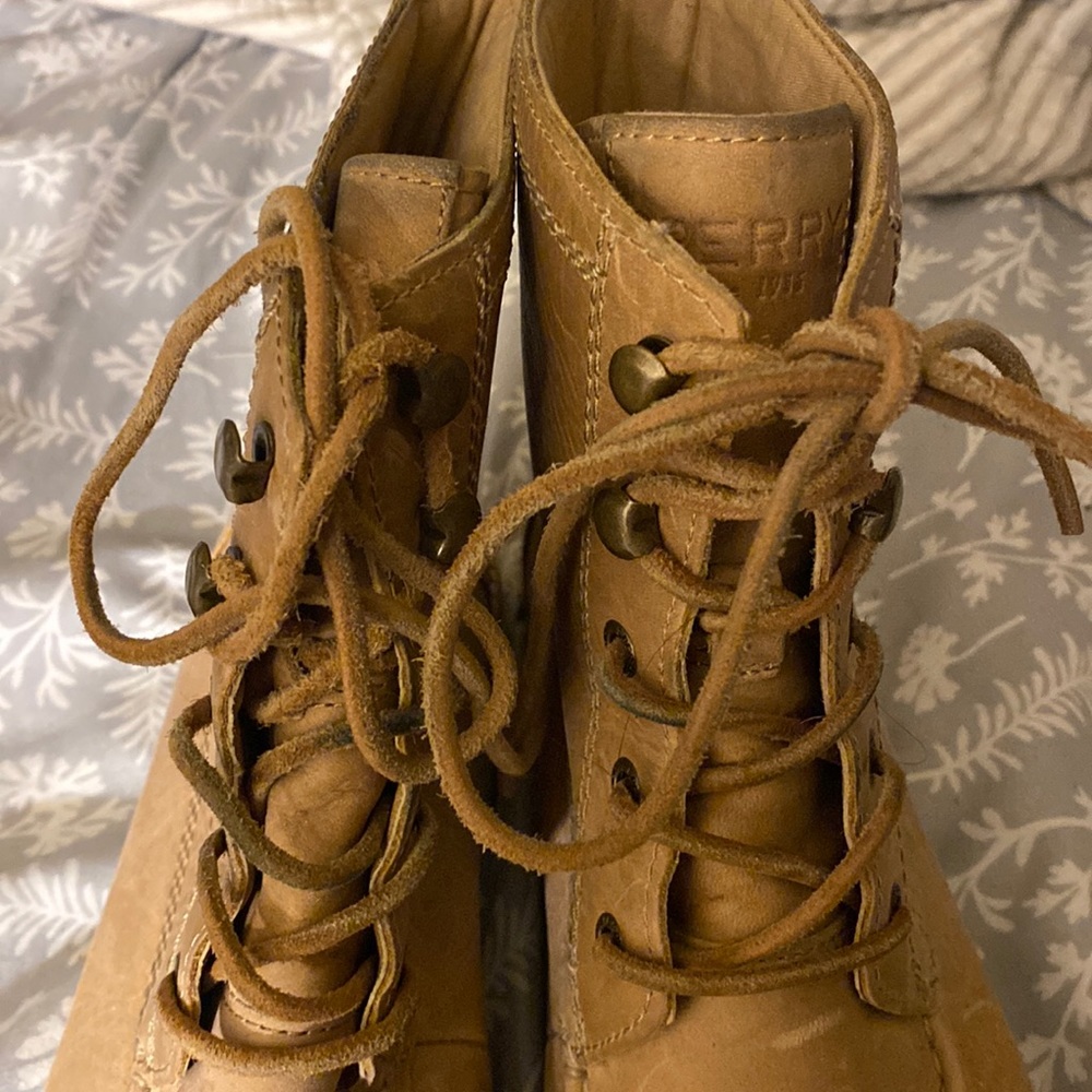 Women’s Sperry Lace Up Boots size 9